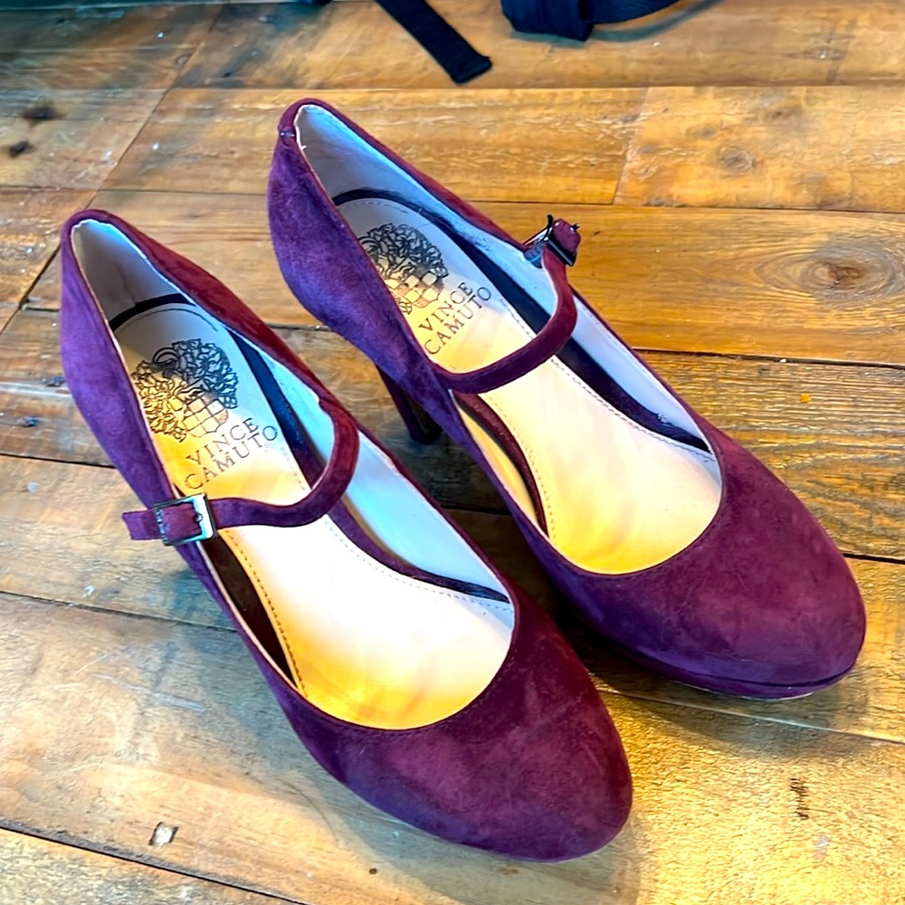 Vince Camino high heels in maroon. Size: 5.5